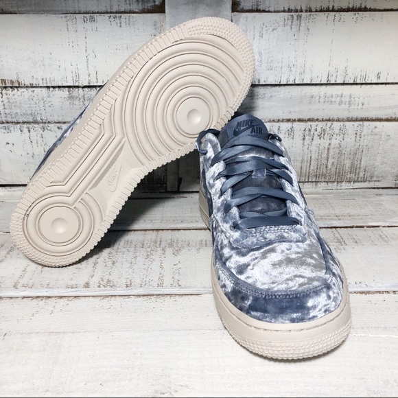 Nike Air Force 1 LV8 Velvet - Picture 3 of 7